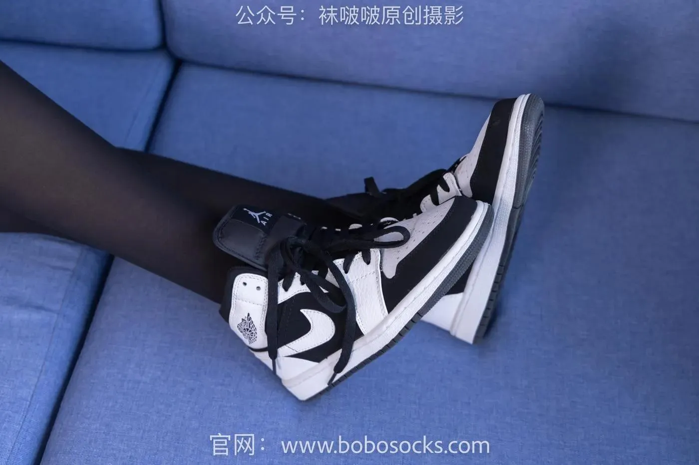 [BoBoSocks袜啵啵]NO.132 小甜豆-aj1板鞋、蓝色短靴、厚黑丝、厚红丝 [145P]插图4